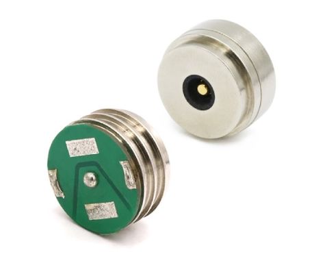 Elektrische aansluiting met magnetische Pogo Pin connector