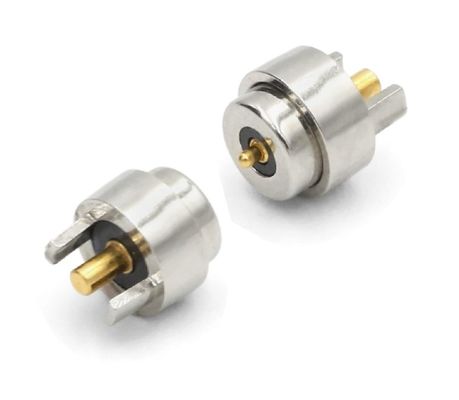 Elektrische aansluiting met magnetische Pogo Pin connector