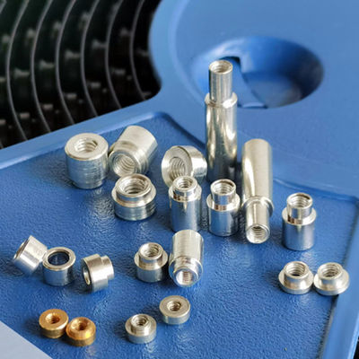 SMT-staalspanners Montage-type Schroef gemonteerd M3.0 PCB-staalstaven met interne draadstand-off