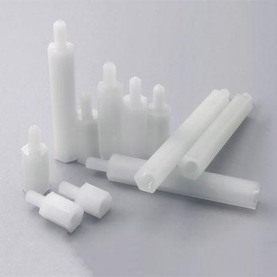 Witte nylon ronde kunststof standoff voor door gat montage op printplaten
