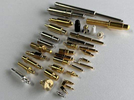 Op maat gemaakte SMT SMD 2 4 5 6 8 10MM-pinnen met voorruit geladen magnetische Pogo-connector C6801 met SUS304 voorruit